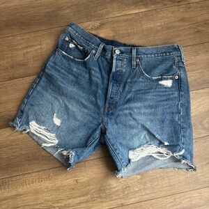 NWOT Levis 501 Distressed Blue Denim Jean Shorts Button Fly Size 31